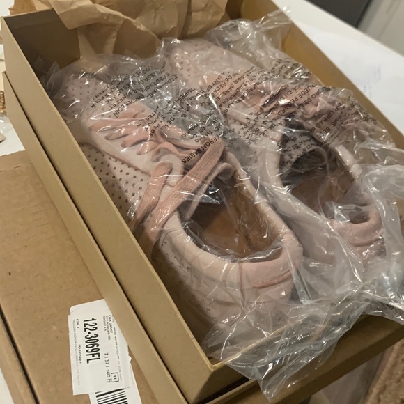 Gentle Soul Peony Sneaker - Picture 11 of 13